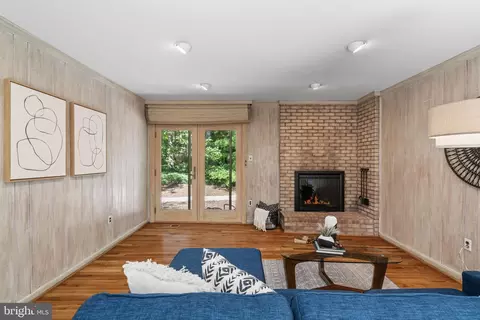 Living - 8206 Langbrook Rd, Springfield, VA 22152 photo 7 of 8