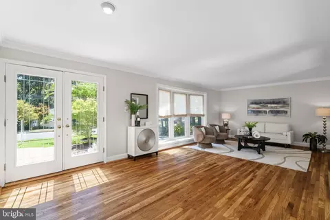 8206 Langbrook Rd, Springfield, VA 22152