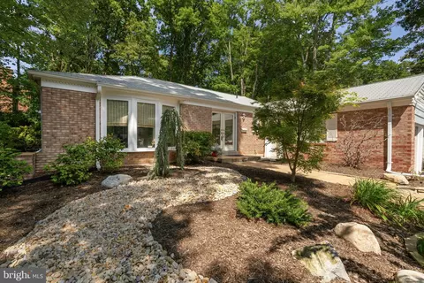 Exterior - 8206 Langbrook Rd, Springfield, VA 22152 photo 2 of 8