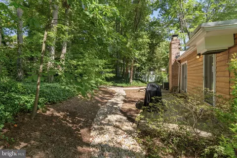 Exterior - 8206 Langbrook Rd, Springfield, VA 22152 photo 5 of 8