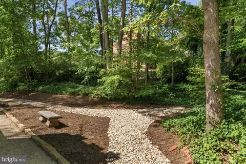 Exterior - 8206 Langbrook Rd, Springfield, VA 22152 photo 4 of 8
