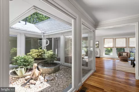 Entry Way - 8206 Langbrook Rd, Springfield, VA 22152 photo 3 of 4