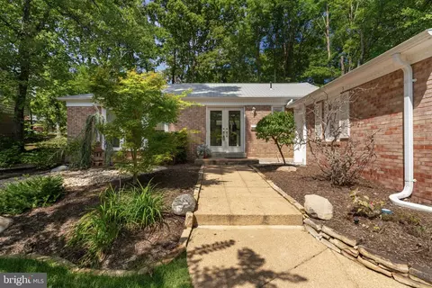 Exterior - 8206 Langbrook Rd, Springfield, VA 22152 photo 6 of 8