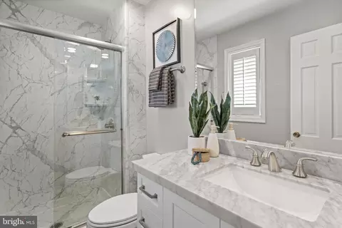 Bath - 8206 Langbrook Rd, Springfield, VA 22152 photo 2 of 4