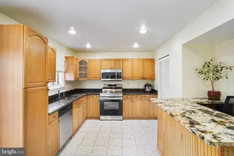 4147 Meadowland Ct #24, Chantilly, VA 20151