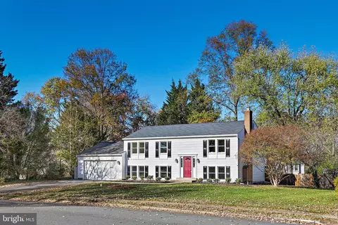 2630 John Milton Dr, Herndon, VA 20171