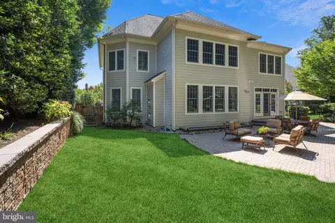 Exterior - 1573 Maddux Ln, Mclean, VA 22101 photo 9 of 9