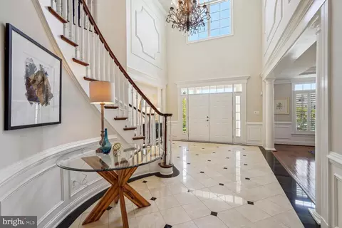 Entry Way - 1573 Maddux Ln, Mclean, VA 22101 photo 2 of 6