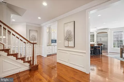 Entry Way - 1573 Maddux Ln, Mclean, VA 22101 photo 4 of 6