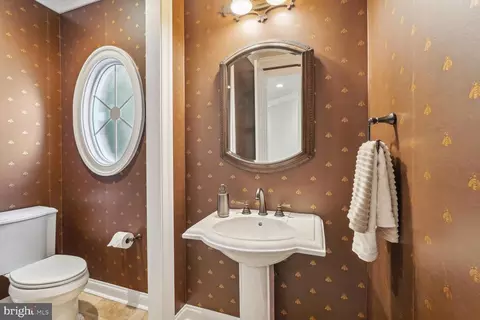 Bath - 1573 Maddux Ln, Mclean, VA 22101 photo 1 of 4