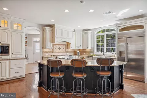 Kitchen - 1573 Maddux Ln, Mclean, VA 22101 photo 4 of 4