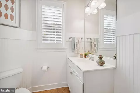 Bath - 1573 Maddux Ln, Mclean, VA 22101 photo 4 of 4