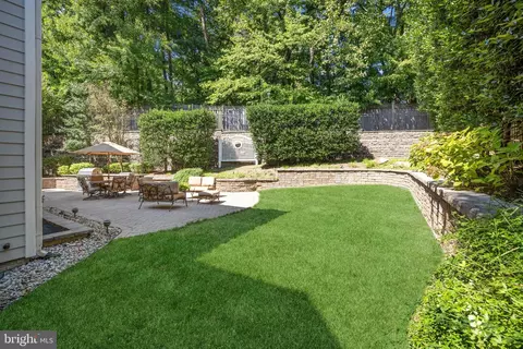 Exterior - 1573 Maddux Ln, Mclean, VA 22101 photo 8 of 9