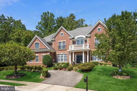 Exterior - 1573 Maddux Ln, Mclean, VA 22101 photo 2 of 9