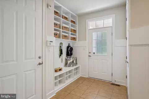 Entry Way - 1573 Maddux Ln, Mclean, VA 22101 photo 5 of 6