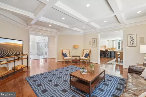 Living - 1573 Maddux Ln, Mclean, VA 22101 photo 2 of 4