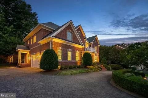 Exterior - 1573 Maddux Ln, Mclean, VA 22101 photo 6 of 9