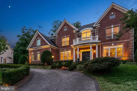 1573 Maddux Ln, Mclean, VA 22101
