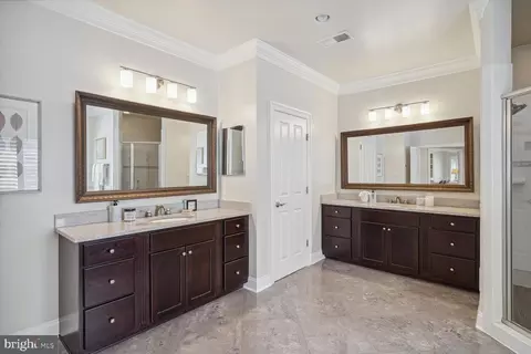 Bath - 1573 Maddux Ln, Mclean, VA 22101 photo 2 of 4