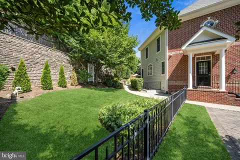 Exterior - 1573 Maddux Ln, Mclean, VA 22101 photo 7 of 9