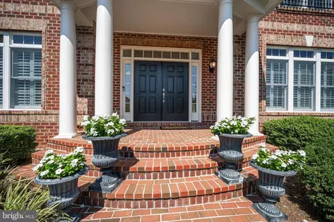 Exterior - 1573 Maddux Ln, Mclean, VA 22101 photo 4 of 9
