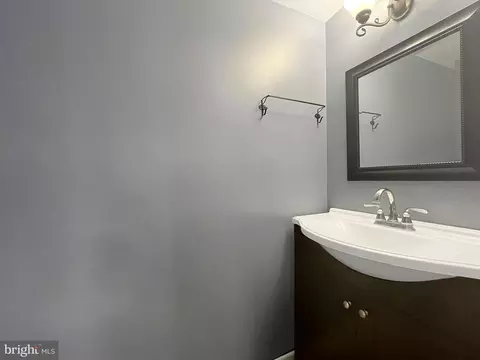 8802 Cameo Sq, Springfield, VA 22152 photo 16
