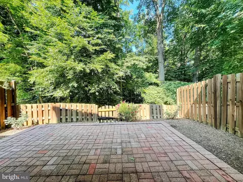 8802 Cameo Sq, Springfield, VA 22152 photo 39