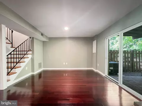 8802 Cameo Sq, Springfield, VA 22152 photo 29