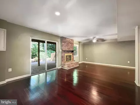 8802 Cameo Sq, Springfield, VA 22152 photo 28