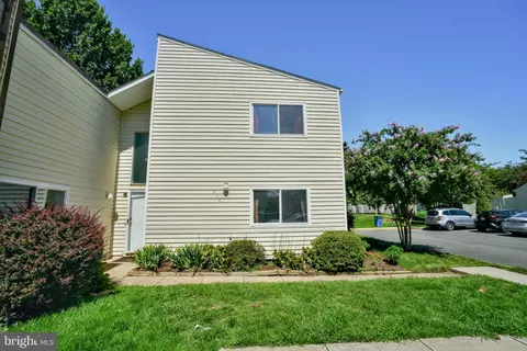 413 Spruce Ct, Herndon, VA 20170