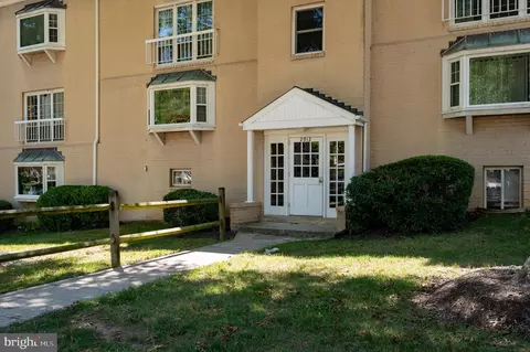 2912 Willston Pl #202, Falls Church, VA 22044