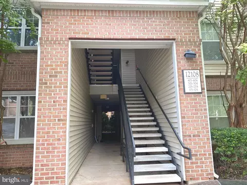 12108 Garden Grove Cir #204, Fairfax, VA 22030