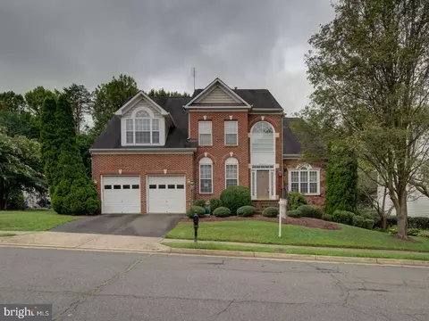 6242 Rolling Spring Ct, Springfield, VA 22152