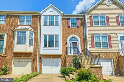 8603 Beech Hollow Ln, Springfield, VA 22153