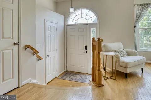 8603 Beech Hollow Ln, Springfield, VA 22153 photo 4