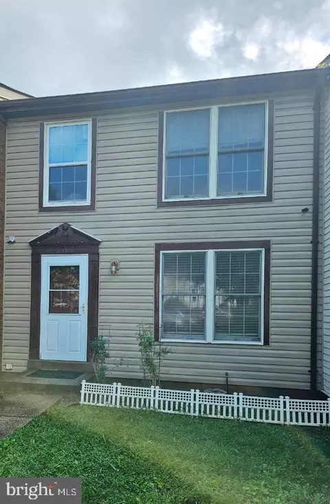 5565 Caithness Ct, Fairfax, VA 22032