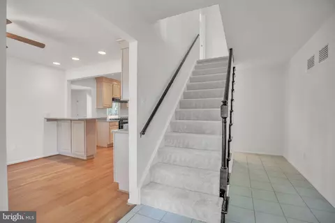 8212 Smithfield Ave, Springfield, VA 22152 photo 2