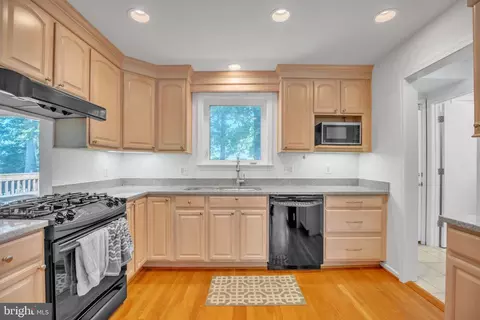 8212 Smithfield Ave, Springfield, VA 22152 photo 5