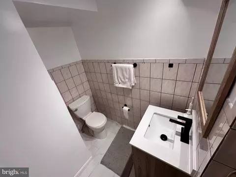Bath - 2212 Coppersmith Sq, Reston, VA 20191 photo 1 of 5