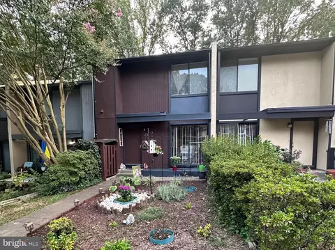 2212 Coppersmith Sq, Reston, VA 20191