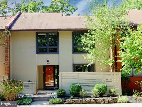 11633 Hunters Green Ct, Reston, VA 20191