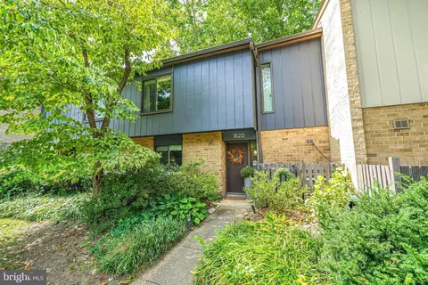 1825 Ivy Oak Sq, Reston, VA 20190