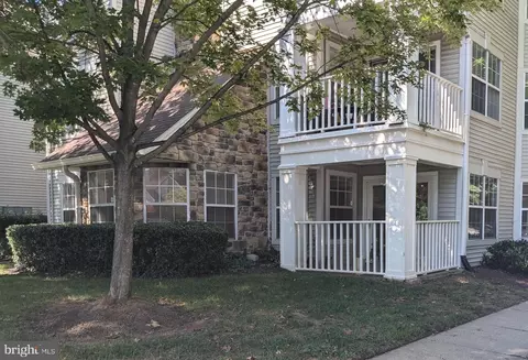 5620 Willoughby Newton Dr #15, Centreville, VA 20120