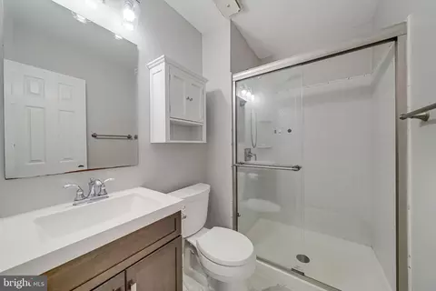 Bath - 7919 Birchtree Ct, Springfield, VA 22152 photo 1 of 3