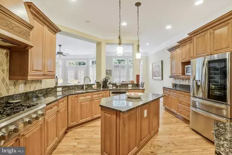7100 Larrlyn Dr, Springfield, VA 22151 photo 18