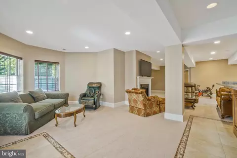 7100 Larrlyn Dr, Springfield, VA 22151 photo 38