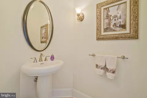 7100 Larrlyn Dr, Springfield, VA 22151 photo 27
