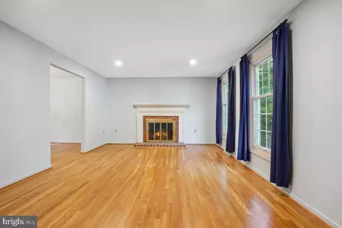 10927 Howland Dr, Reston, VA 20191 photo 5