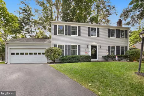 10927 Howland Dr, Reston, VA 20191