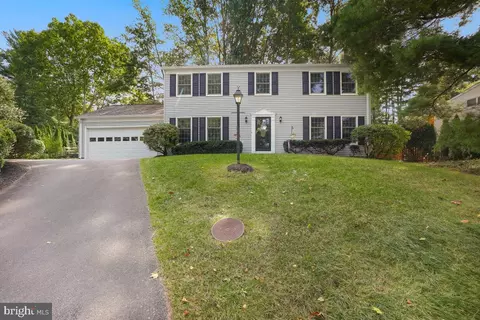 10927 Howland Dr, Reston, VA 20191 photo 2